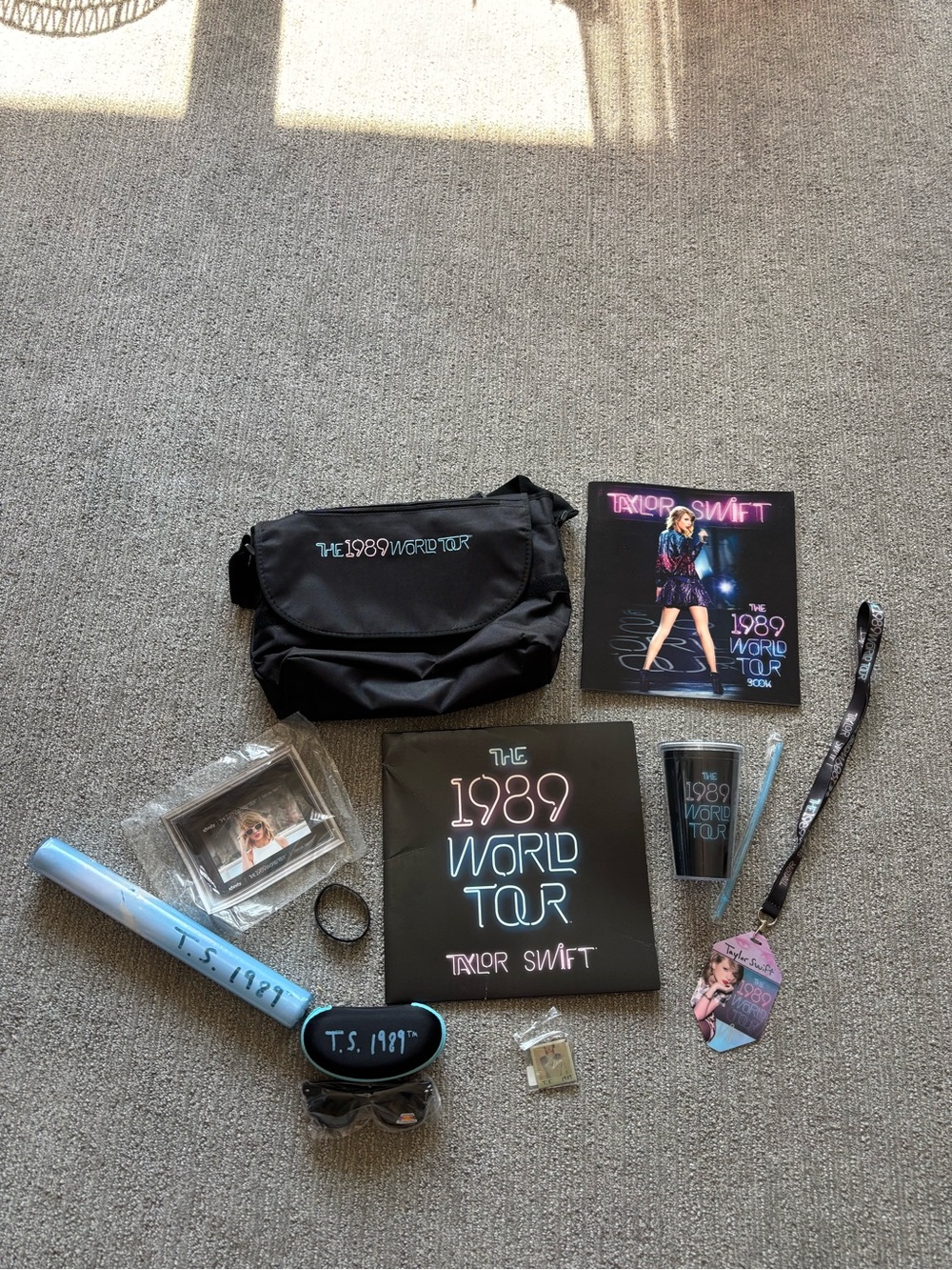 Taylor Swift 1989 World Tour VIP Merch Set